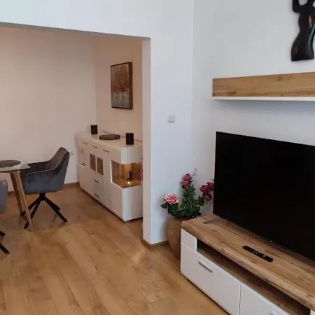 The Perfect Center Location Апартамент *
